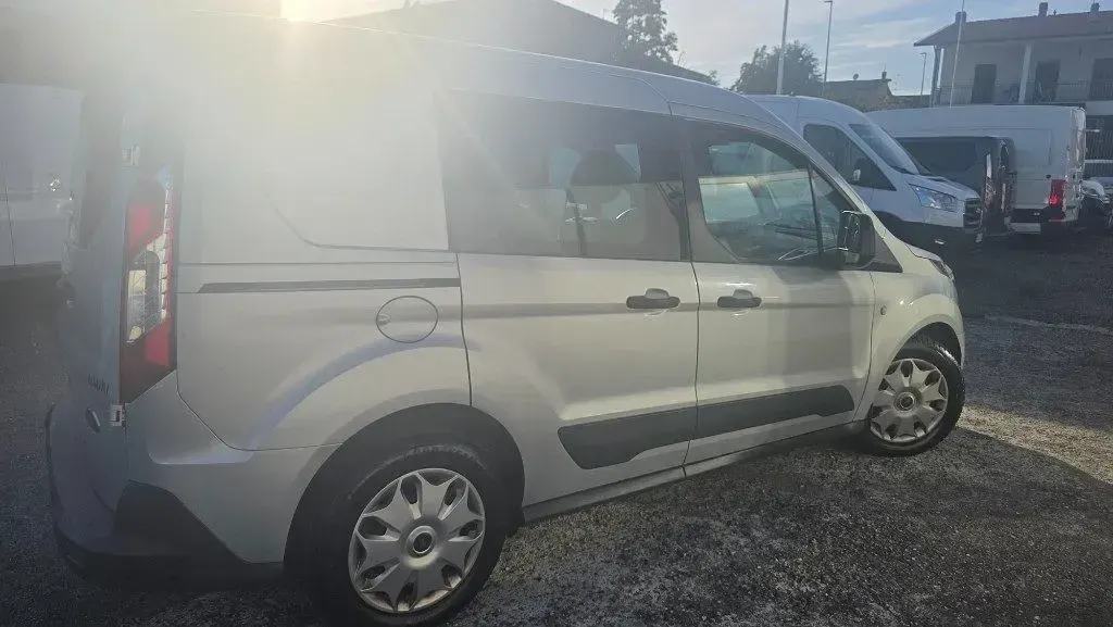Usata Ford Transit Connect Trend 101 CV (74 kW) 2018 Argento / pastello Monovolume