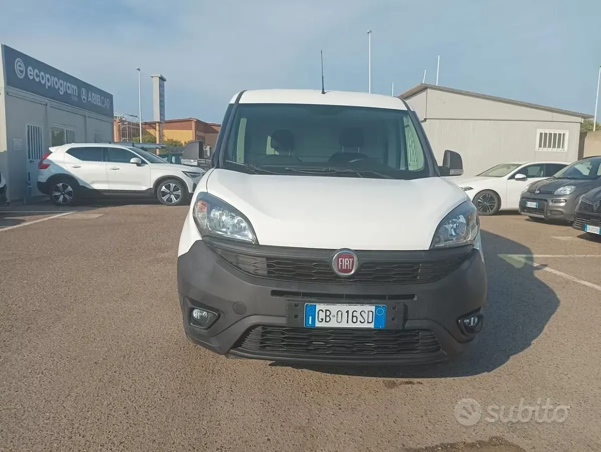 Usata Fiat Doblò Lounge 95 CV (69 kW) 2020 Bianco Monovolume