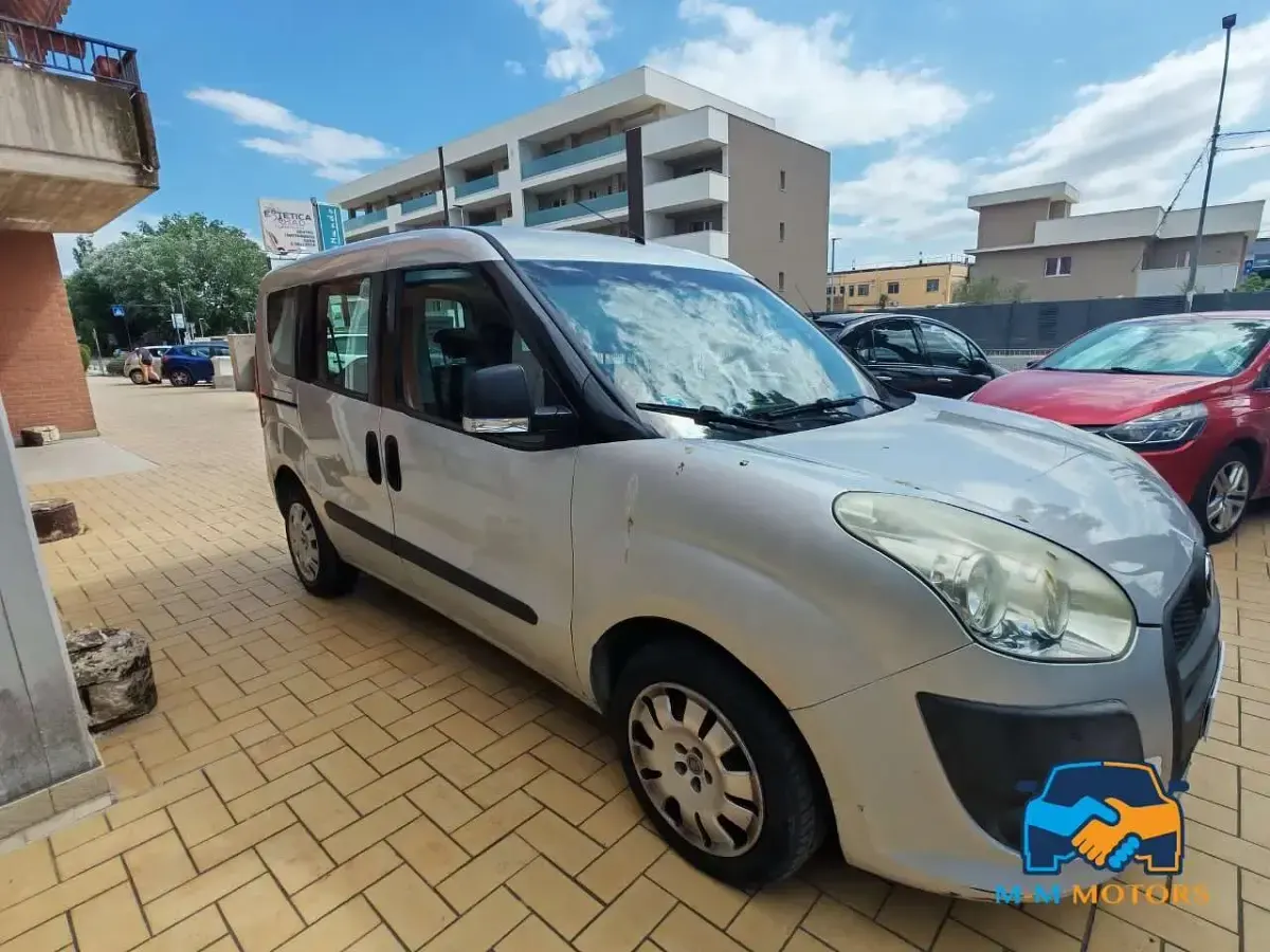 Usata Fiat Doblò Dynamic 120 CV (88 kW) 2012 Grigio Monovolume