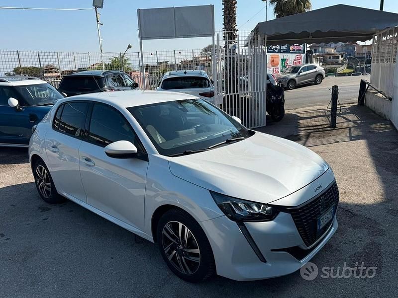 Usata Peugeot 208 Allure 101 CV (74 kW) 2021 Bianco Utilitaria