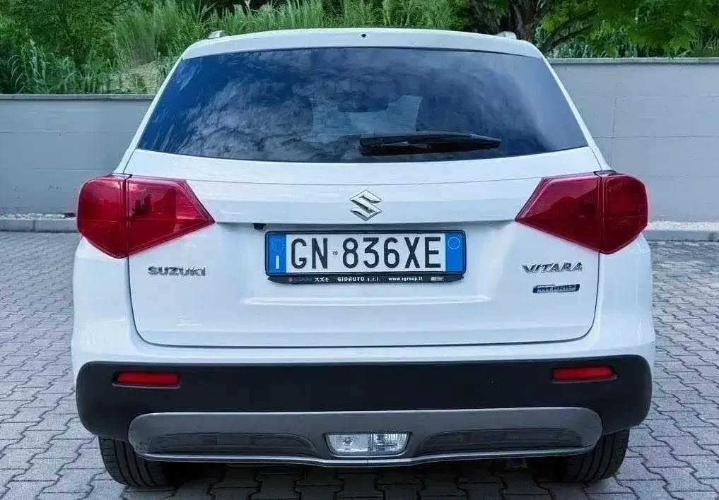 Usata Suzuki Vitara 129 CV (94 kW) 2023 Bianco SUV