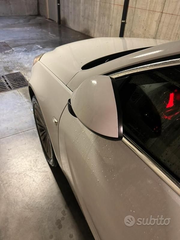 Usata Opel Insignia 130 CV (95 kW) 2012 Bianco Station wagon