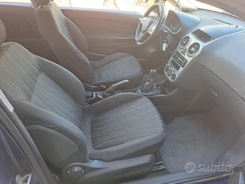 Usata Opel Corsa 80 CV (58 kW) 2006 Blu Utilitaria