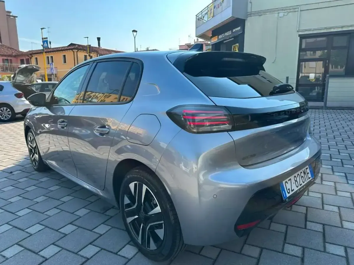 Usata Peugeot 208 Allure 101 CV (74 kW) 2025 Grigio Utilitaria