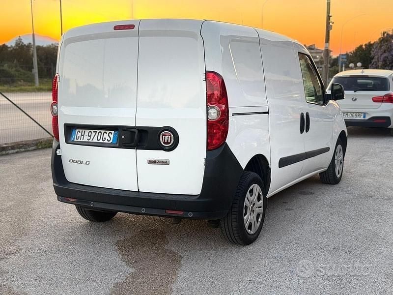 Usado Fiat Doblò 105 HP (77 kW) 2021 Branco Monovolume