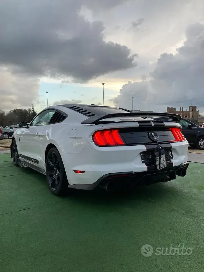 Usata Ford Mustang Fastback 290 CV (213 kW) 2019 Bianco Coupé
