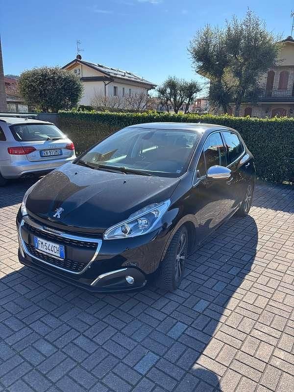 Usata Peugeot 208 Allure 82 CV (60 kW) 2017 Nero Utilitaria