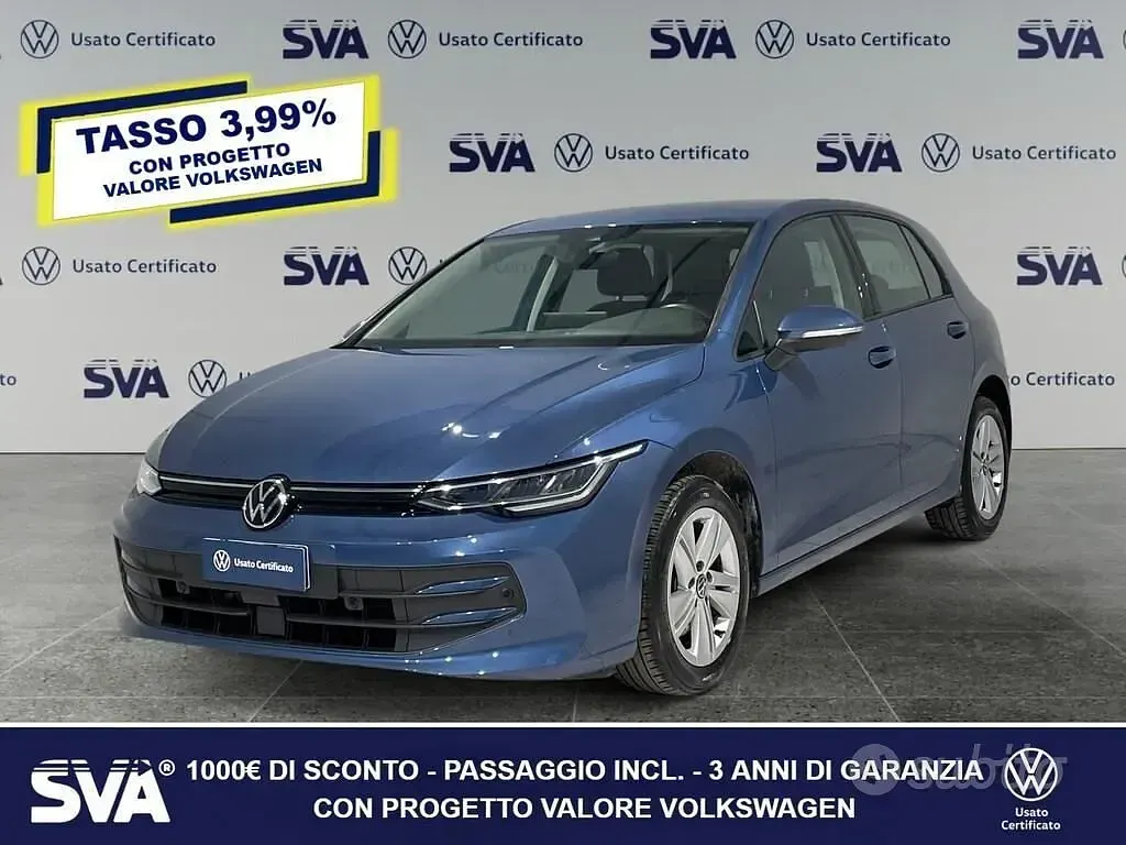 Usata VW Golf VIII Life 116 CV (85 kW) 2025 Blu Berlina