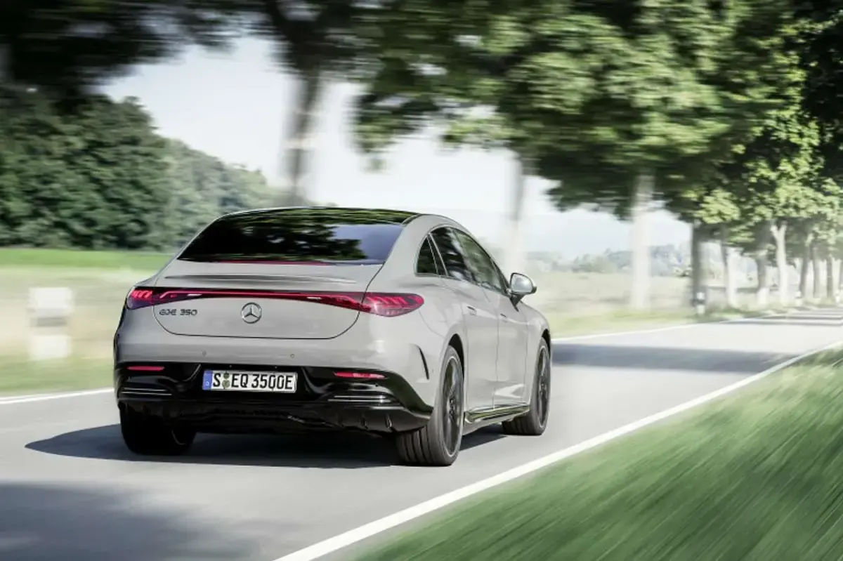 Usata Mercedes EQE300 Premium 108 kW (148 CV) 2024 Argento Coupé