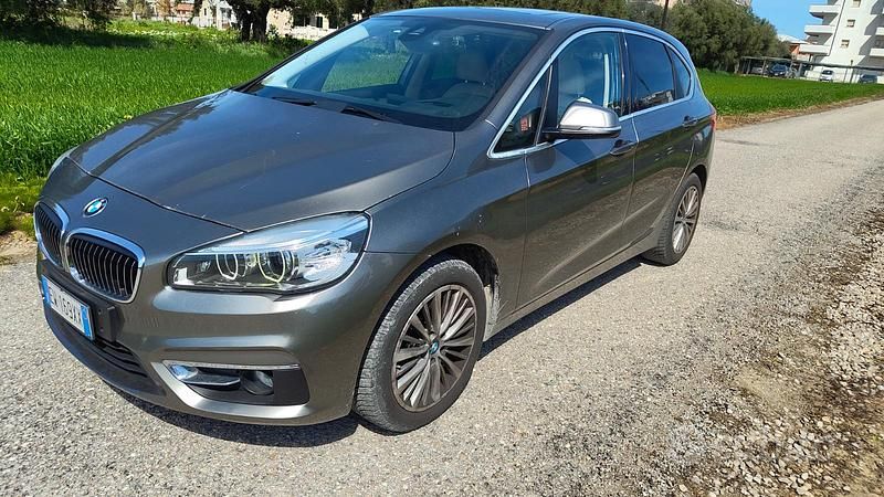 Usata BMW 218 Luxury Line 150 CV (110 kW) 2014 Grigio Station wagon