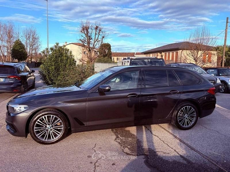 Usata BMW 520 Luxury Line 190 CV (139 kW) 2019 Grigio scuro Station wagon