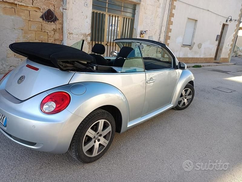 Usata VW Beetle Cabriolet 105 CV (77 kW) 2006 Cabrio