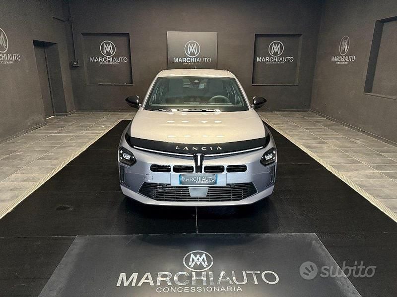 Usata Lancia Ypsilon 101 CV (74 kW) 2024 Grigio Utilitaria