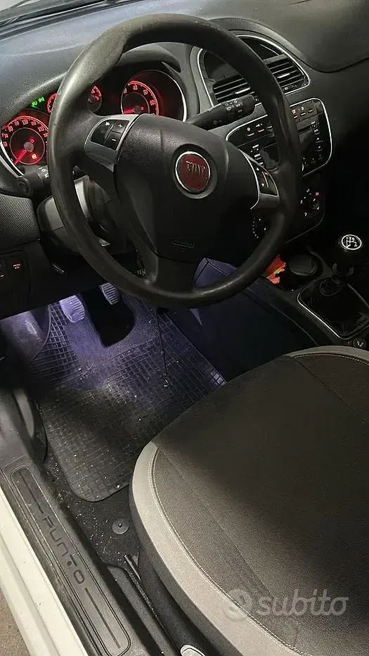 Usata Fiat Grande Punto 77 CV (56 kW) 2012 Bianco Utilitaria
