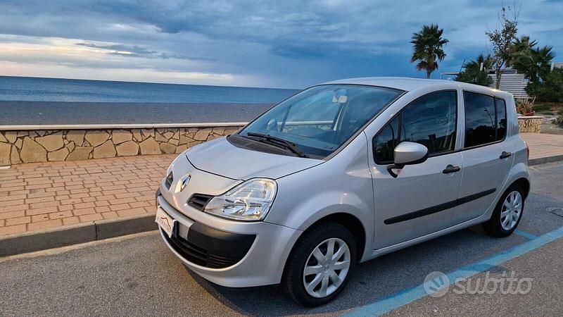 Grigio Usata 2009 Renault Modus Dynamique Monovolume | 3300 € (Ottimo prezzo) - Immagine 1/4