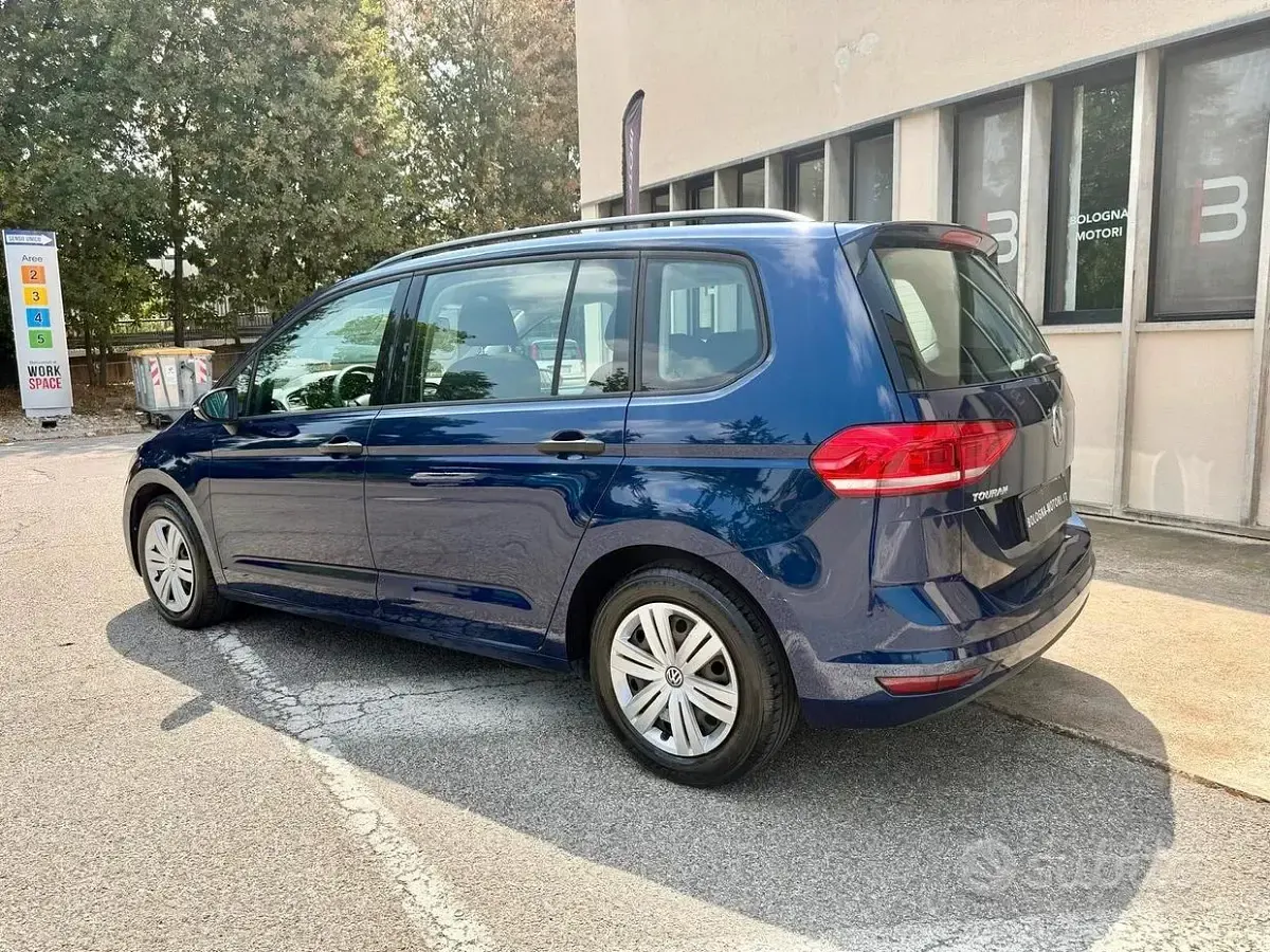 Usata VW Touran Trendline 110 CV (80 kW) 2016 Blu Monovolume