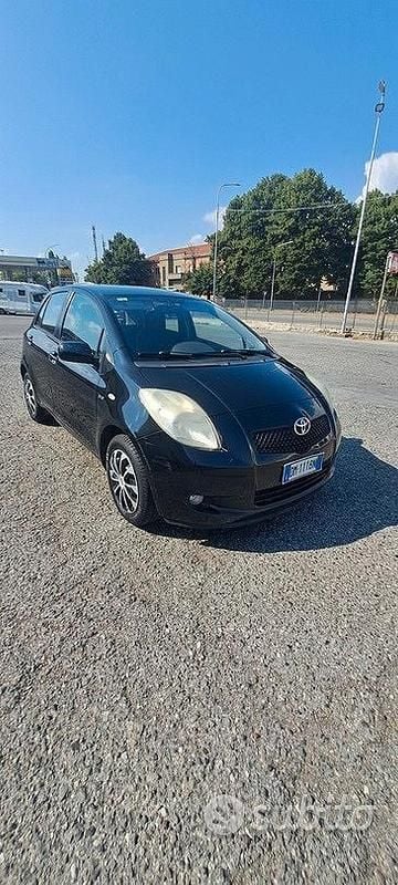 Usata Toyota Yaris 90 CV (66 kW) 2007 Nero Berlina