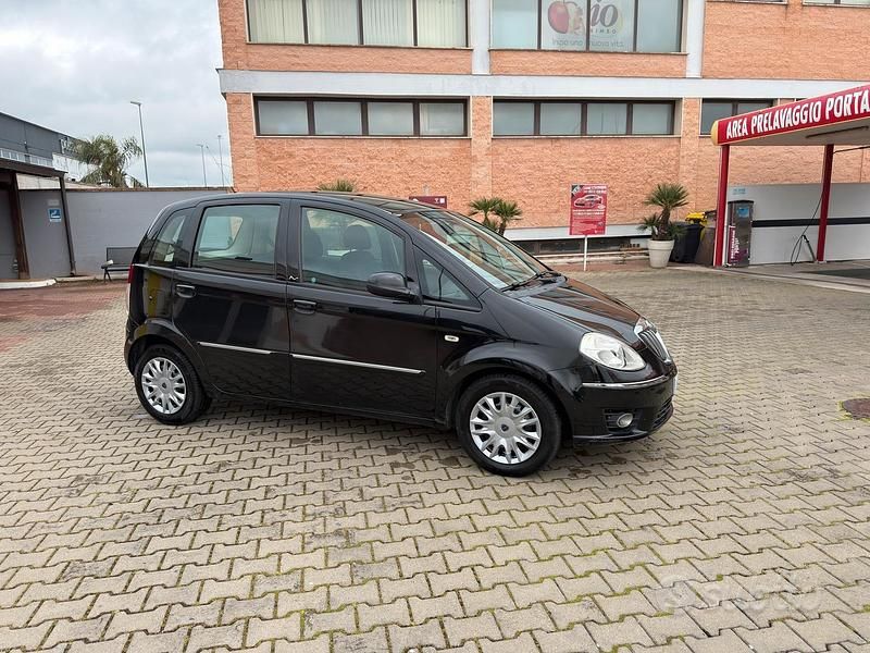 Usata Lancia Musa 95 CV (69 kW) 2011 Nero Monovolume