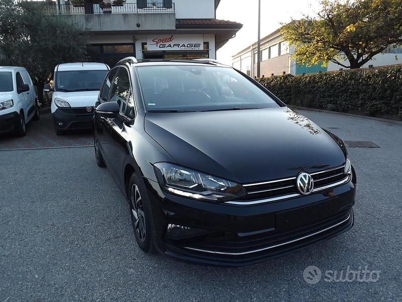 Grigio Usata 2019 VW Golf Sport Tre volumi | 17.990 € (Buon prezzo) - Immagine 1/4
