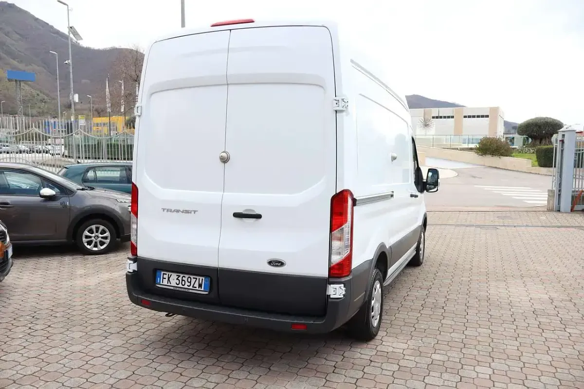Usado Ford Transit Trend 131 CV (96 kW) 2017 Blanco Van