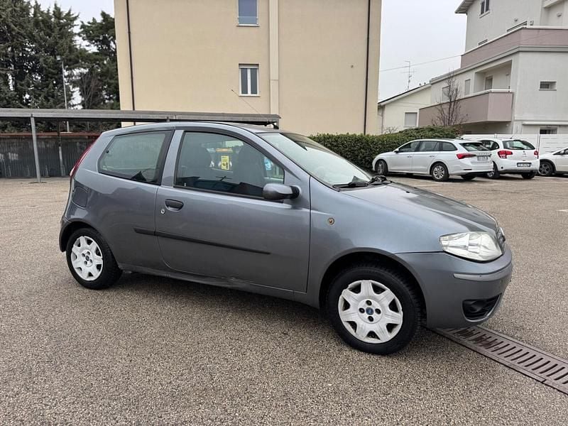 Usata Fiat Punto Emotion 80 CV (58 kW) 2003 Grigio Utilitaria