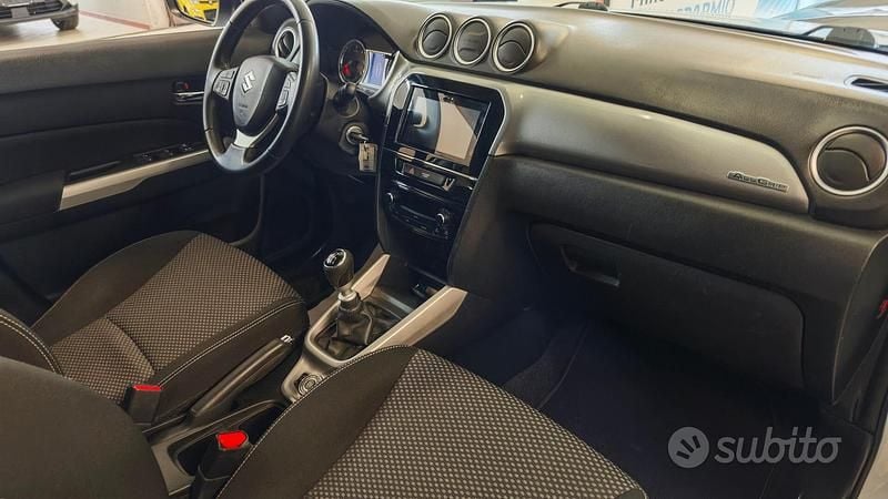 Usata Suzuki Vitara Cool 120 CV (88 kW) 2017 Bianco SUV