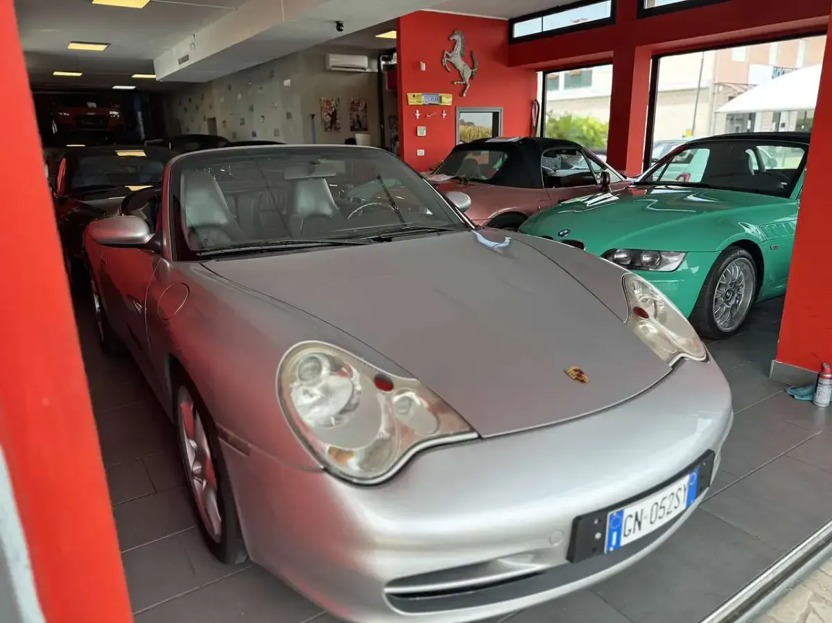 Usata Porsche 911 Carrera 4 Cabriolet 320 CV (235 kW) 2003 Argento Cabrio