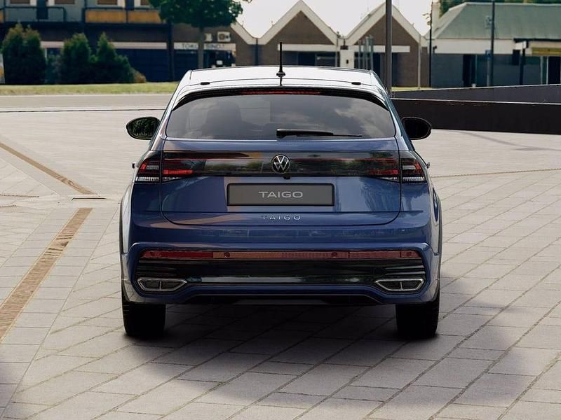 Usata VW Taigo R-line 110 CV (80 kW) 2024 Reef blue metallizzato nero SUV