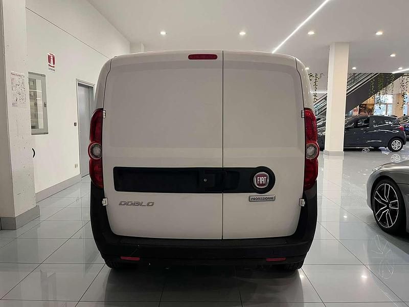 Käytetty Fiat Doblò Lounge 95 HP (69 kW) 2021 Valkoinen Tila-auto