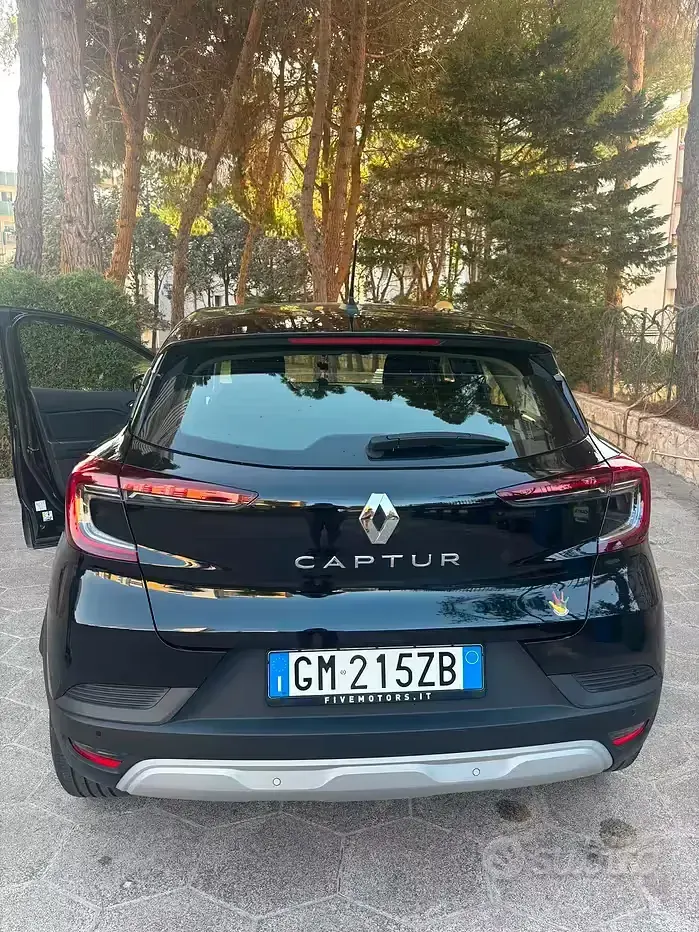 Usata Renault Captur 101 CV (74 kW) 2023 Nero SUV