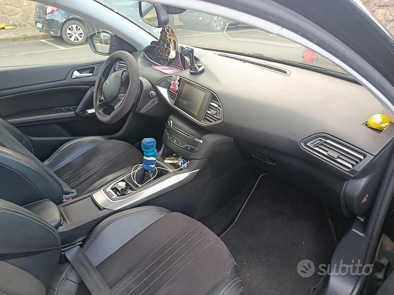 Usata Peugeot 308 116 CV (85 kW) 2015 Nero Utilitaria