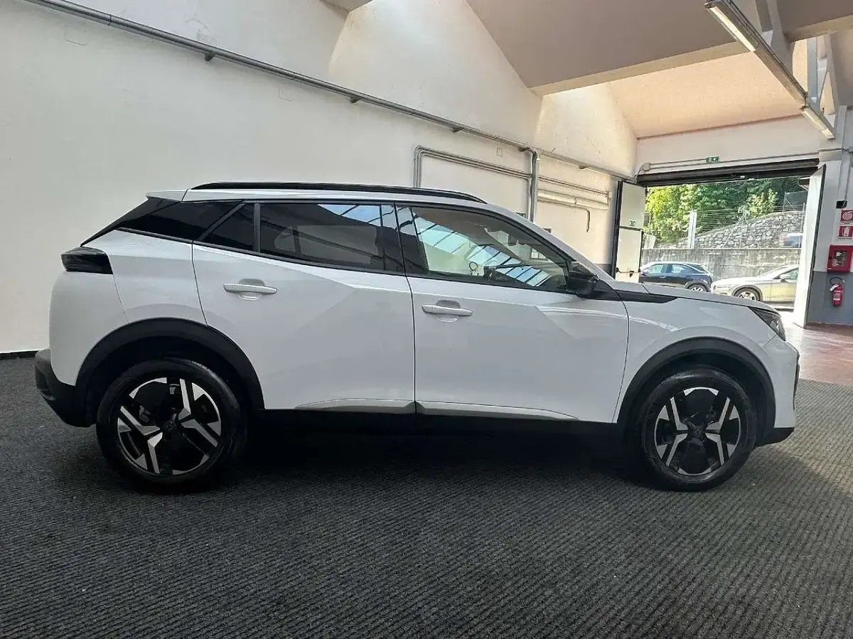 Usata Peugeot 2008 Allure 131 CV (96 kW) 2025 Bianco SUV