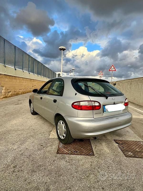 Usata Chevrolet Lanos 75 CV (55 kW) 2000 Grigio Berlina