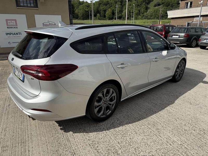Usata Ford Focus ST-Line 155 CV (114 kW) 2023 Argento Station wagon