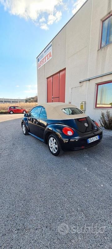 Usata VW New Beetle 105 CV (77 kW) 2008 Nero Utilitaria