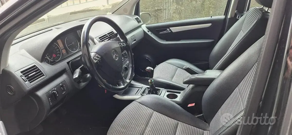 Usata Mercedes A180 109 CV (80 kW) 2006 Nero Monovolume