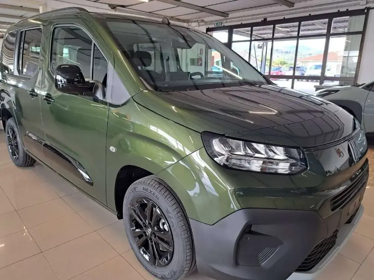 Nuova Fiat Qubo Trekking 102 CV (75 kW) 2026 Verde toscana metallizzato Monovolume