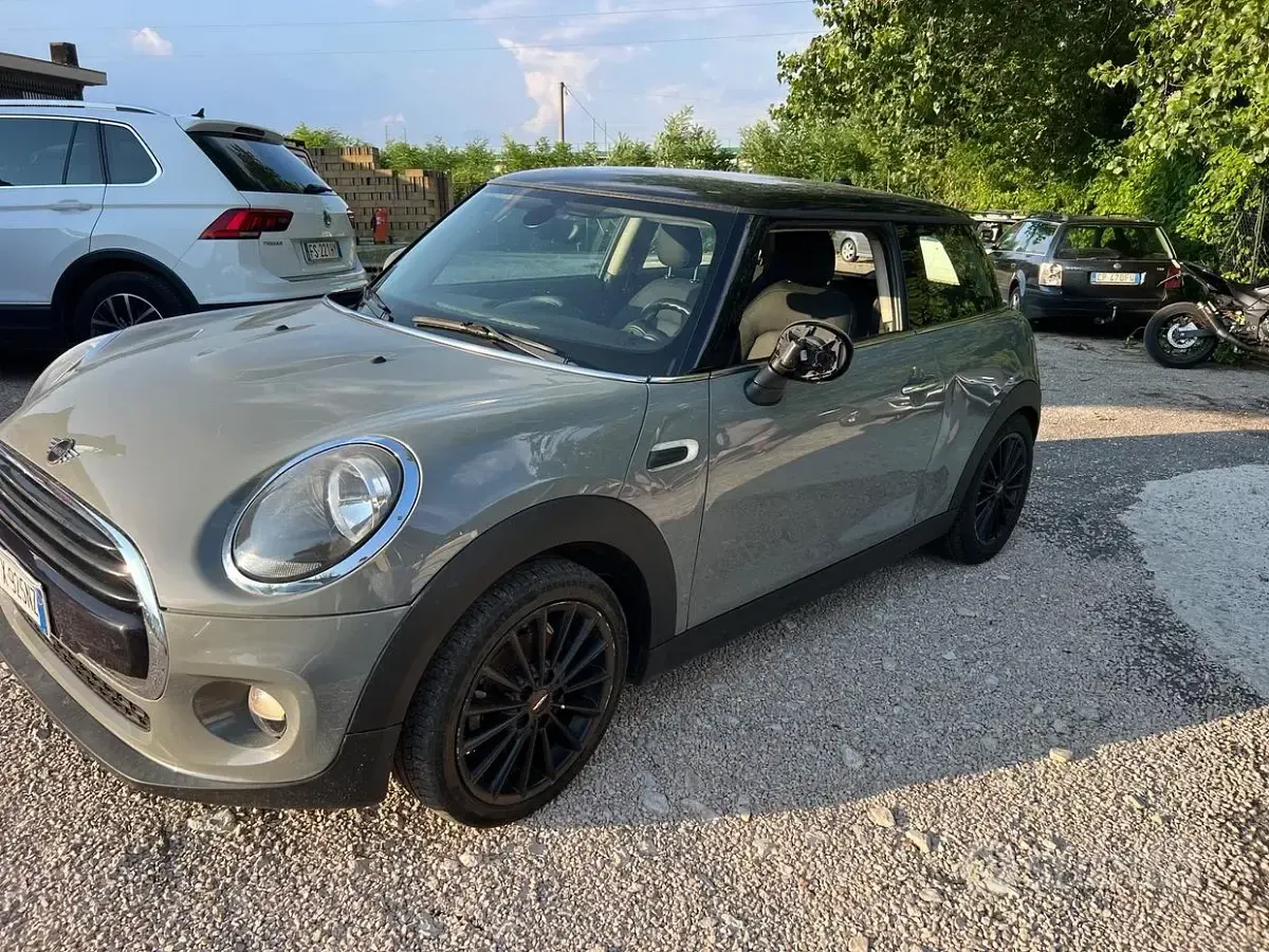 Usata Mini Cooper D 116 CV (85 kW) 2019 Grigio Utilitaria