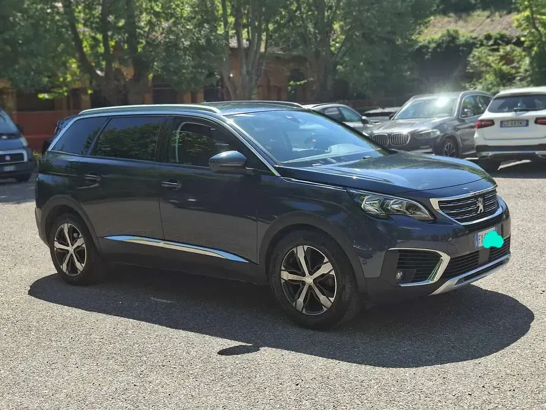 Usata Peugeot 5008 Allure 131 CV (96 kW) 2019 Blu/azzurro SUV