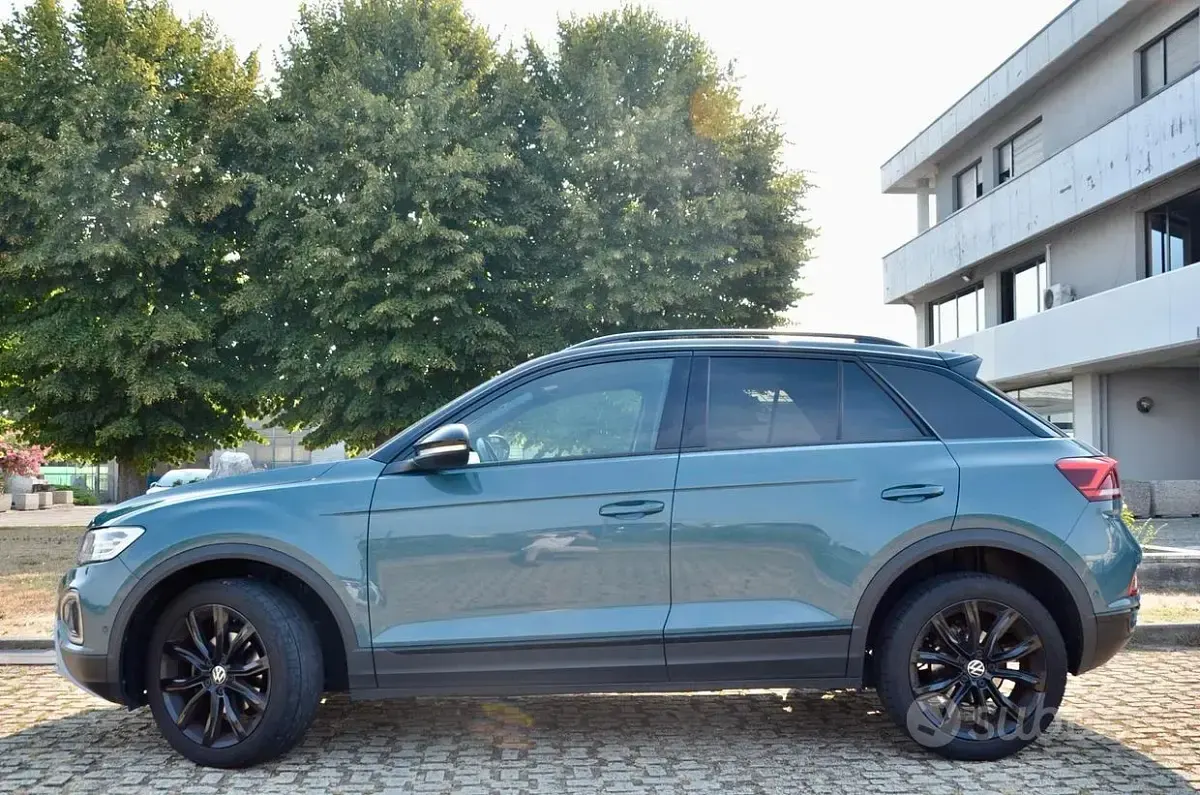 Usata VW T-Roc Style 110 CV (80 kW) 2023 Bluazzurro SUV