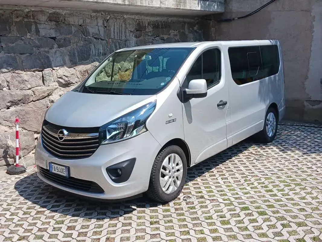 Usata Opel Vivaro 197 CV (144 kW) 2015 Argento Monovolume