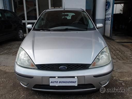 Usata Ford Focus Zetec 101 CV (74 kW) 2004 Grigio Berlina