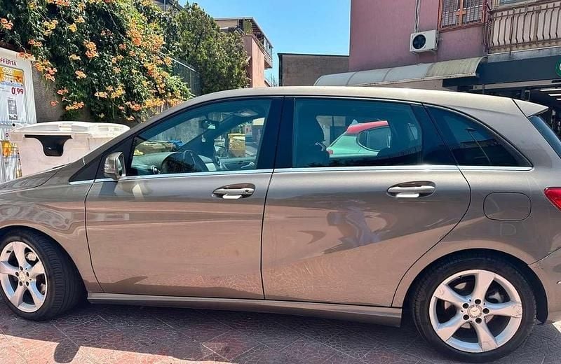 Usata Mercedes B180 Premium 109 CV (80 kW) 2014 Bronzo Monovolume