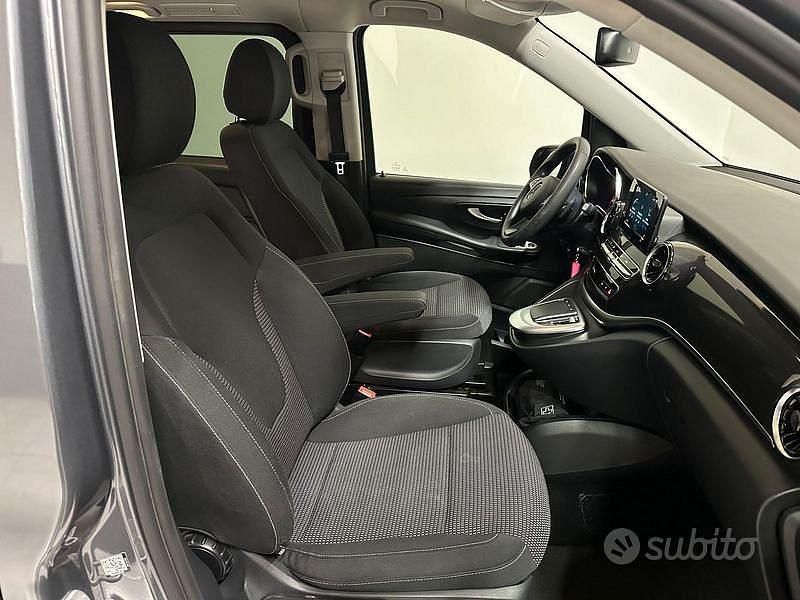 Usata Mercedes V250 Exclusive 190 CV (139 kW) 2022 Grigio Monovolume
