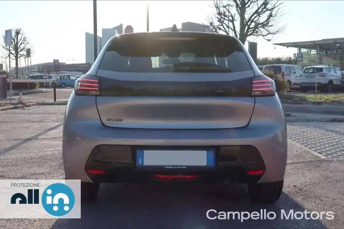 Usata Peugeot 208 Allure 101 CV (74 kW) 2025 Argento Utilitaria