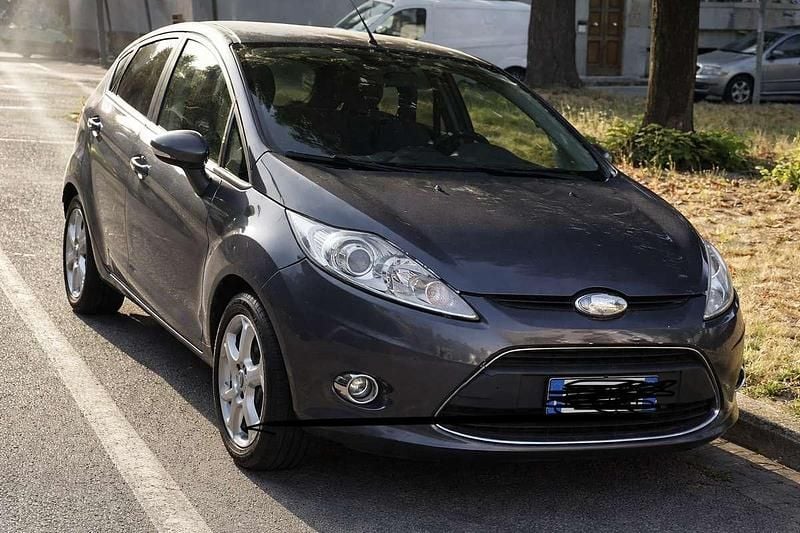 Usata Ford Fiesta Titanium 82 CV (60 kW) 2011 Grigio Utilitaria