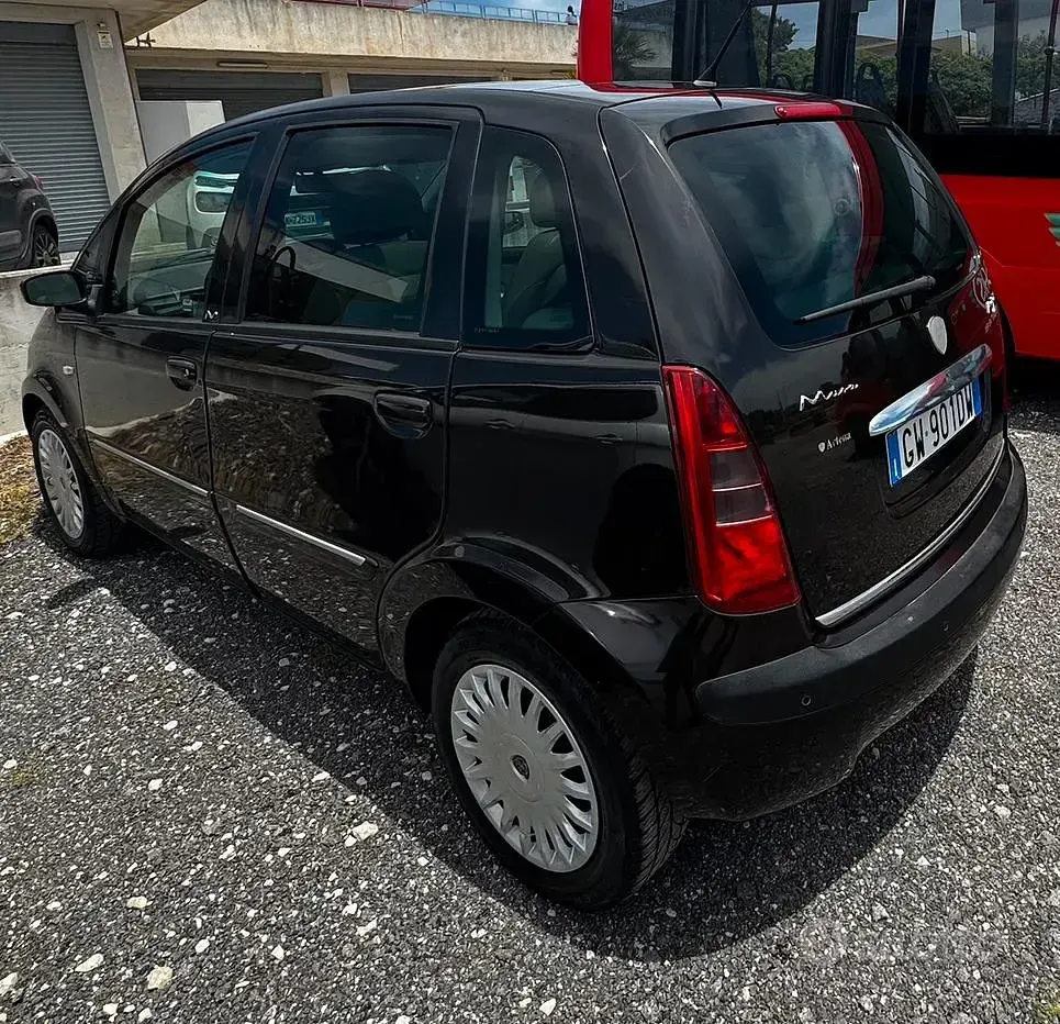 Usata Lancia Musa 90 CV (66 kW) 2008 Nero Monovolume