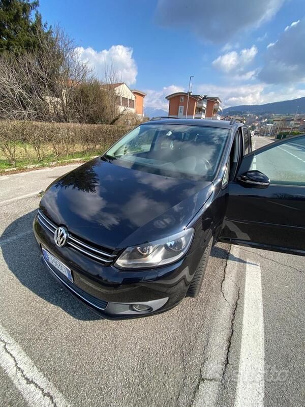 Nero Usata 2012 VW Touran Monovolume | 6900 € (Cara) - Immagine 1/4