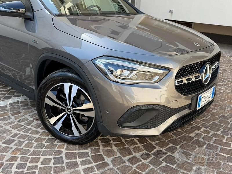 Usata Mercedes GLA250 224 CV (164 kW) 2020 Grigio SUV