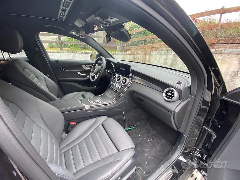 Usata Mercedes GLC300 285 CV (209 kW) 2019 Nero Coupé